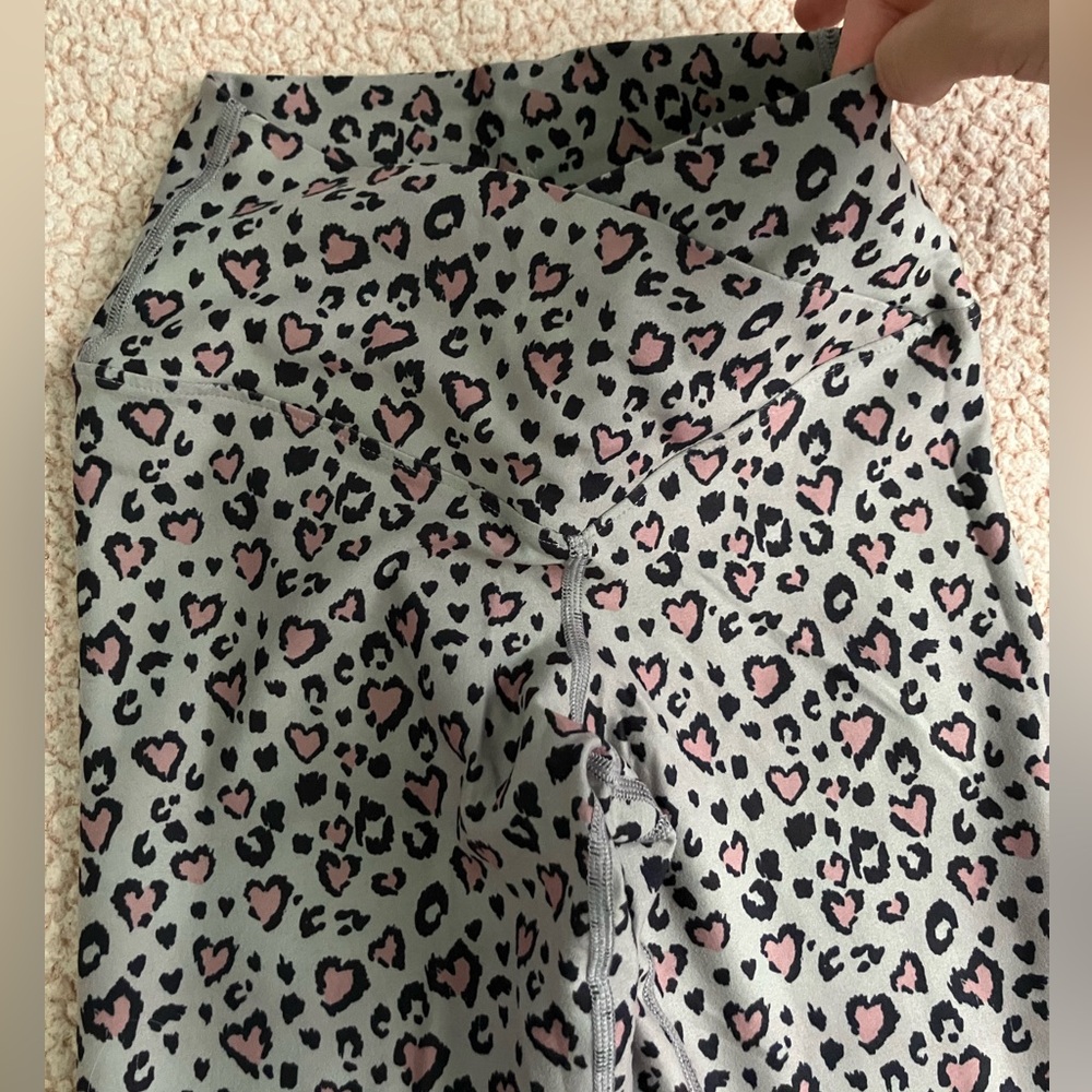Evolution and Creation Gray and pink Leopard Print Leggings - Picture 6 of 8